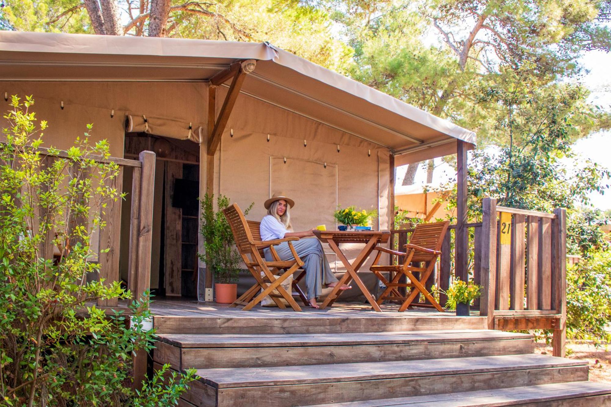 Zaton Holiday Resort Glamping Tents นิน ภายนอก รูปภาพ